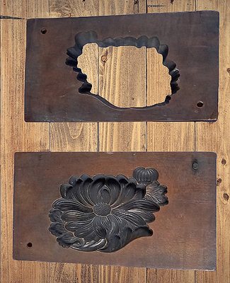 Holz gefertigte Modelform, ausgebildet als Chrysantheme